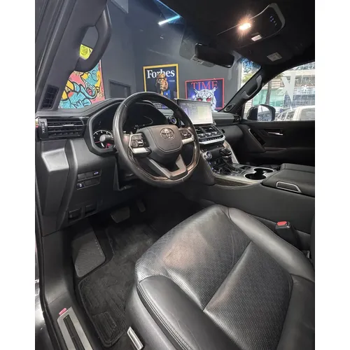 Toyota Land Cruiser 300 VX 2024 Gris Caracas