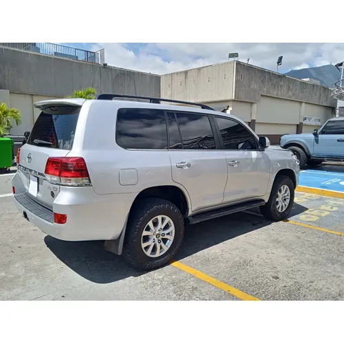 Toyota Land Cruiser 2021 Plateado Caracas