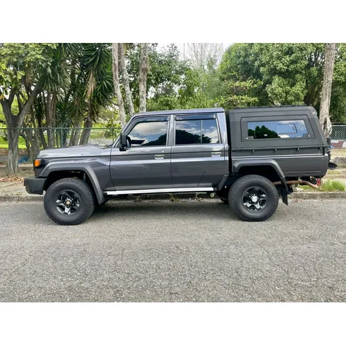 Toyota Land Cruiser 2024 Gris Caracas