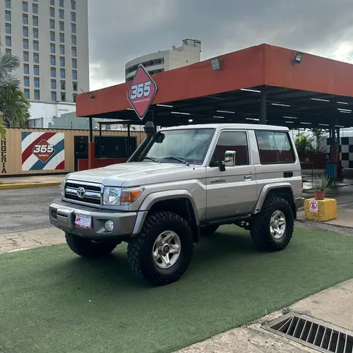 Toyota Land Cruiser 71 LX 2020 Plateado Lechería