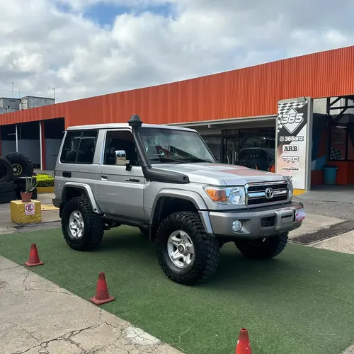 Toyota Land Cruiser 71 LX 2020 Plateado Lechería