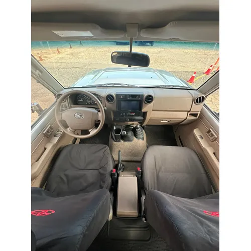 Toyota Land Cruiser 71 LX 2020 Plateado Lechería