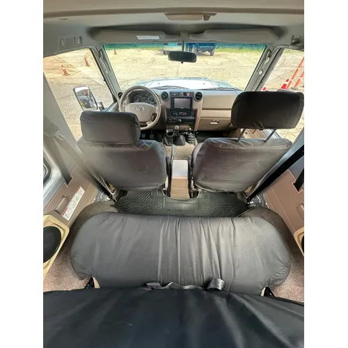 Toyota Land Cruiser 71 LX 2020 Plateado Lechería