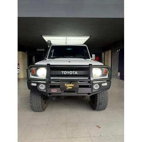 Toyota Land Cruiser 76 LX 2013 Blanco Caracas