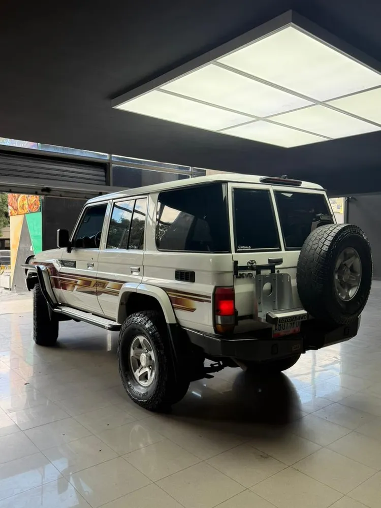 Toyota Land Cruiser 76 LX 2013 Blanco Caracas