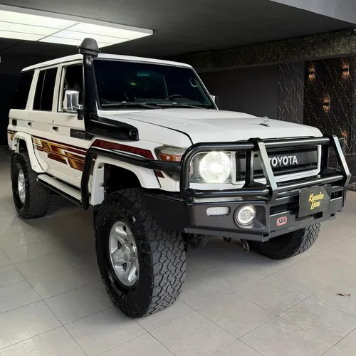 Toyota Land Cruiser 76 LX 2013 Blanco Caracas