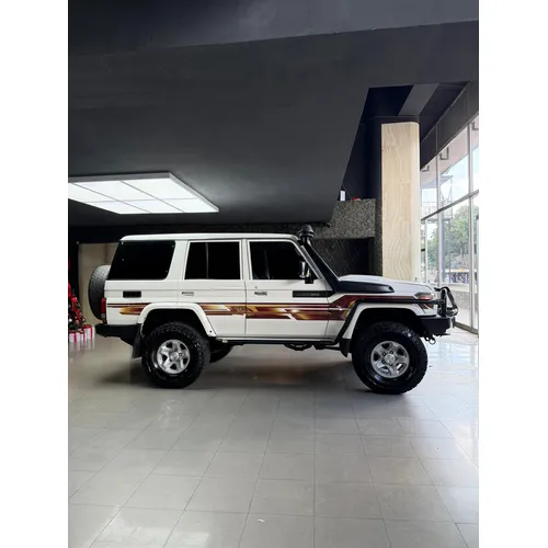 Toyota Land Cruiser 76 LX 2013 Blanco Caracas