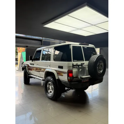Toyota Land Cruiser 76 LX 2013 Blanco Caracas