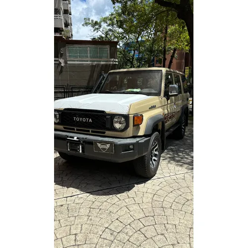 Toyota Land Cruiser 76 LX 2024 Marrón Caracas