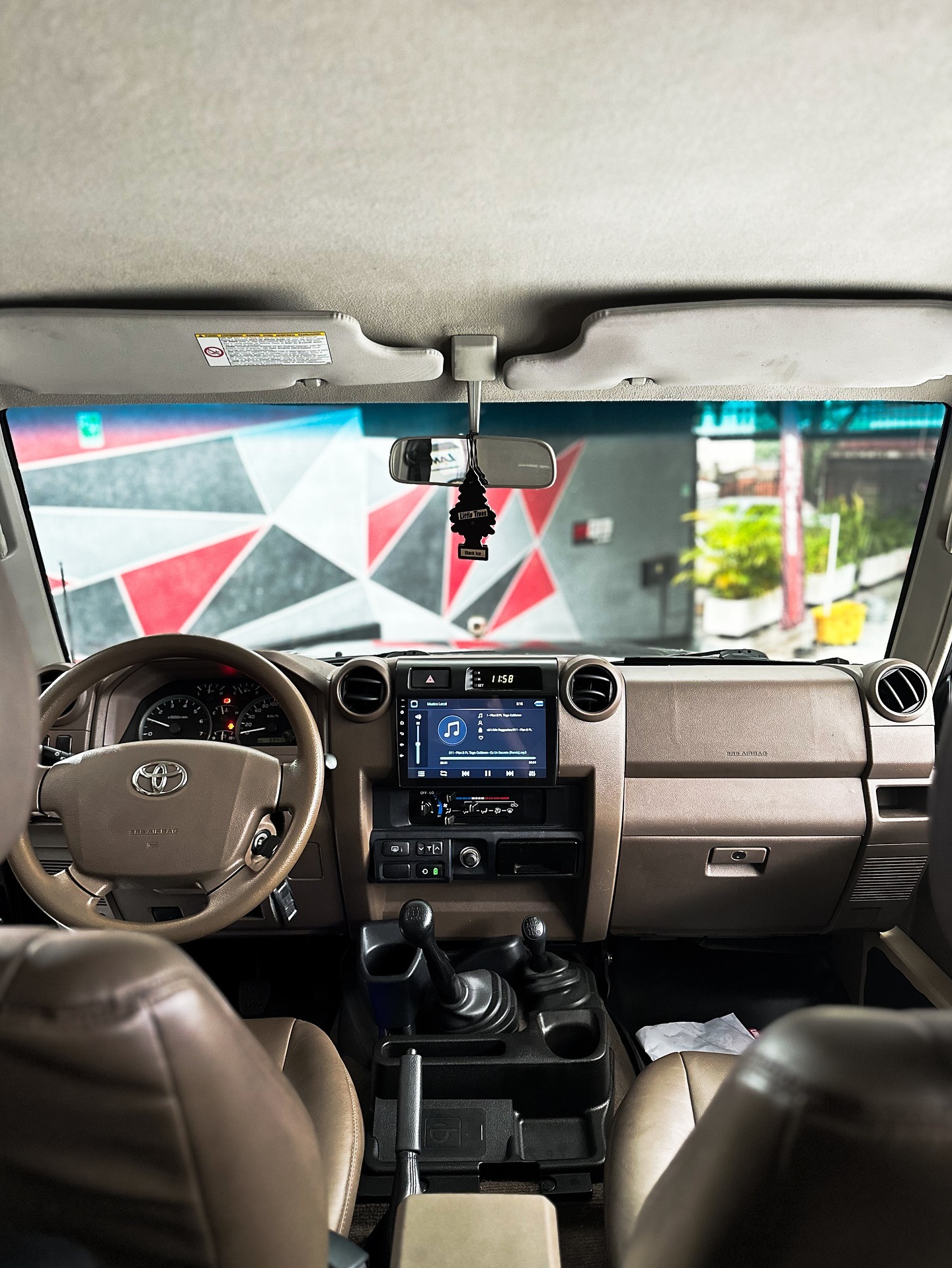 Toyota Land Cruiser 76 LX 2016 Gris Caracas