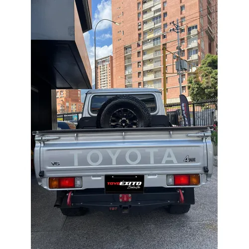 Toyota Land Cruiser 79 2021 Plateado Caracas