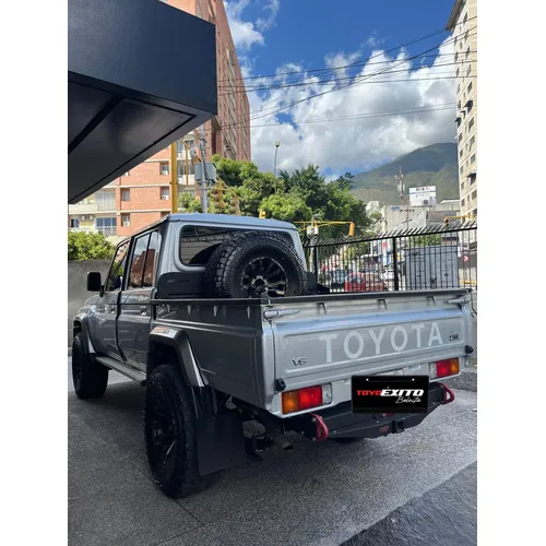 Toyota Land Cruiser 79 2021 Plateado Caracas