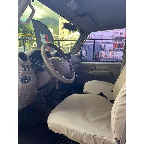 Toyota Land Cruiser 79 2021 Plateado Caracas