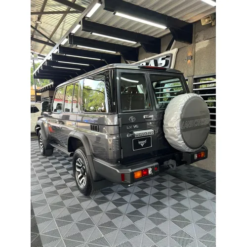 Toyota Land Cruiser GRJ 76 Aut 2025 Gris Barquisimeto