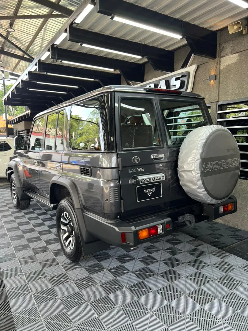 Toyota Land Cruiser GRJ 76 2025 Gris Barquisimeto