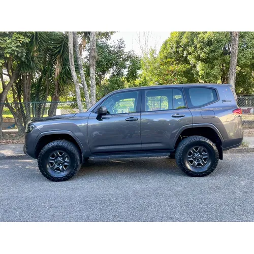 Toyota Land Cruiser GXR 2022 Gris Caracas