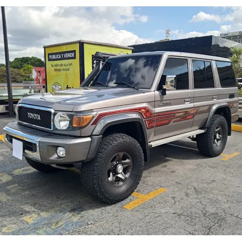 Toyota Land Cruiser 2023 Gris Caracas