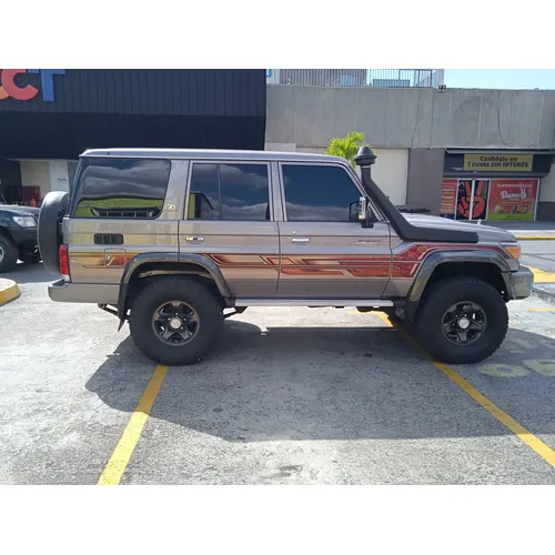 Toyota Land Cruiser 2023 Gris Caracas