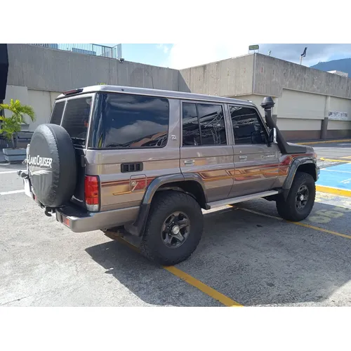 Toyota Land Cruiser 2023 Gris Caracas