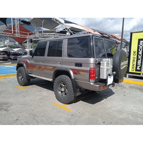 Toyota Land Cruiser 2023 Gris Caracas