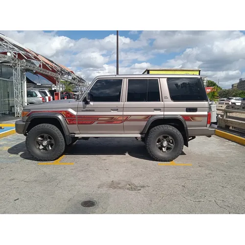 Toyota Land Cruiser 2023 Gris Caracas