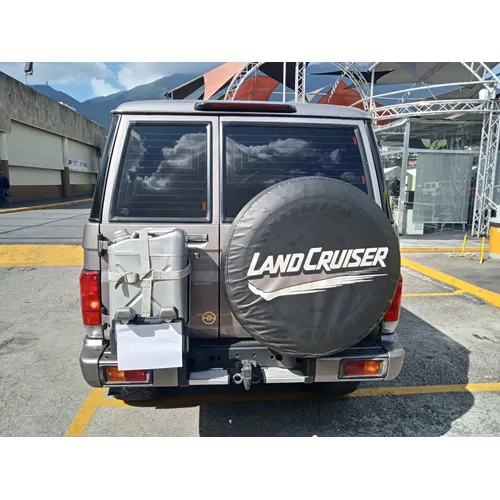 Toyota Land Cruiser 2023 Gris Caracas