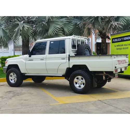 Toyota Land Cruiser Hembrita LX 2021 Blanco Maracay