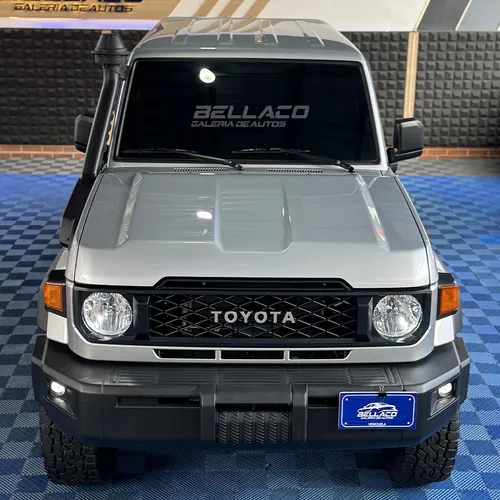 Toyota Land Cruiser Hembrita LX 2025 Gris Caracas