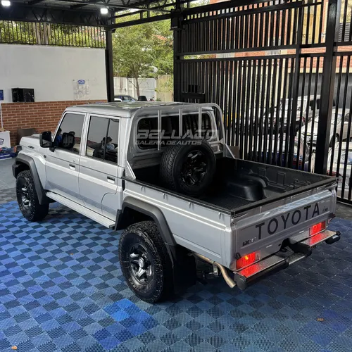 Toyota Land Cruiser Hembrita LX 2025 Gris Caracas