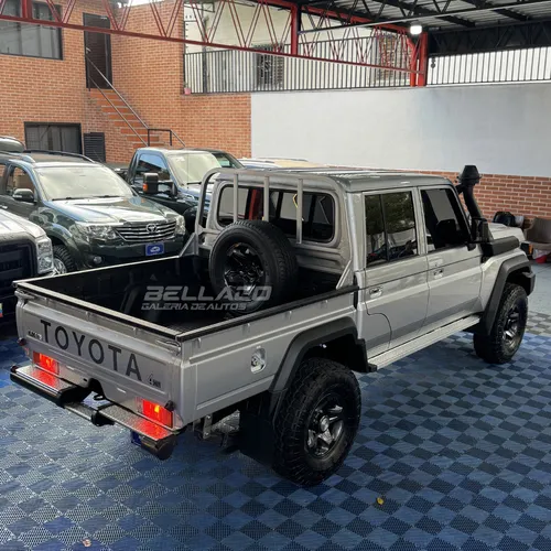 Toyota Land Cruiser Hembrita LX 2025 Gris Caracas
