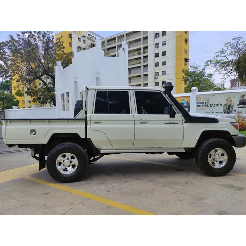 Toyota Land Cruiser Hembrita LX 2021 Blanco Maracay