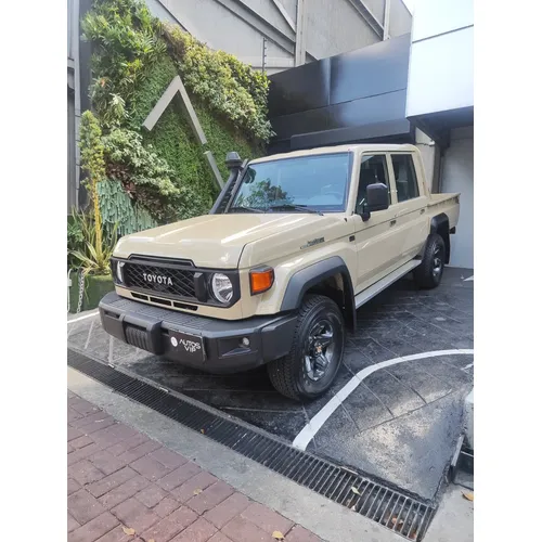 Toyota Land Cruiser 79 Hembrita LX 2026 Beige Caracas