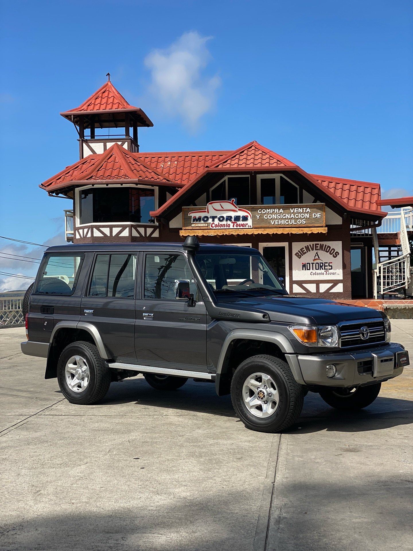 Toyota Land Cruiser LC76 2022 Negra
