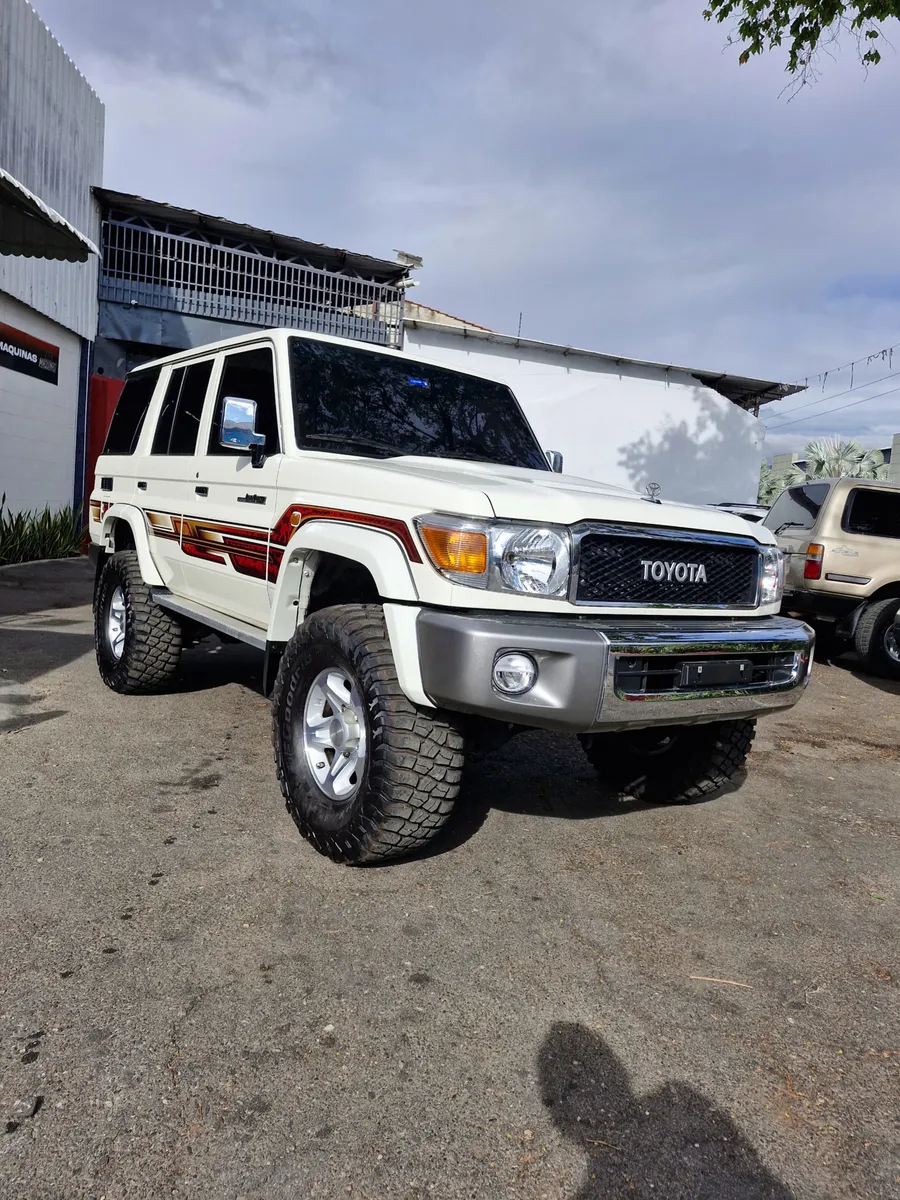 Toyota Land Cruiser LX 2023 Blanco Maracay