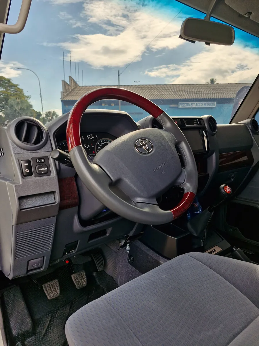 Toyota Land Cruiser LX 2023 Blanco Maracay