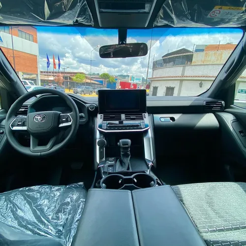 Toyota Land Cruiser 300 GX.R 2025 Gris Caracas