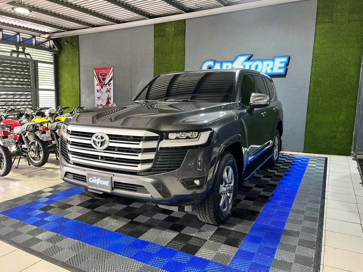 Toyota Land Cruiser 300 2024 Gris Caracas