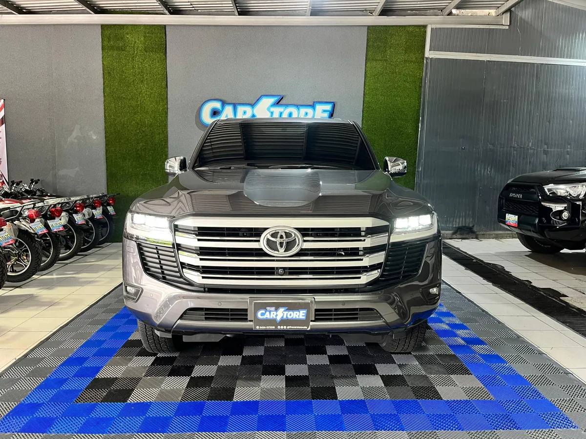 Toyota Land Cruiser 300 2024 Gris Caracas