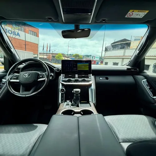 Toyota Land Cruiser 300 VX 2024 Plateado Caracas