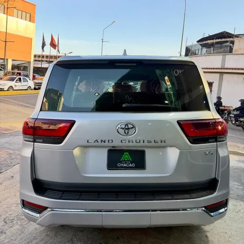 Toyota Land Cruiser 300 VX 2025 Plateado Caracas