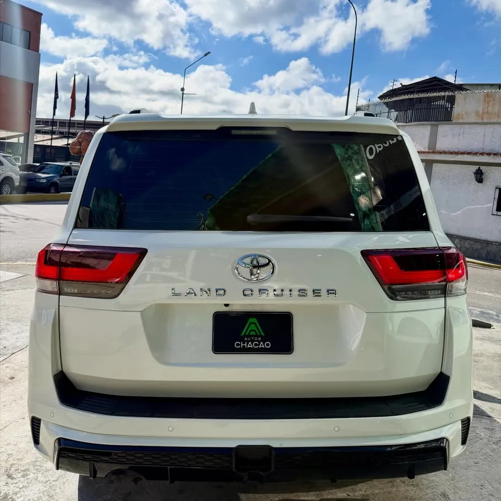 Toyota Land Cruiser 300 VX 2025 Blanco Caracas