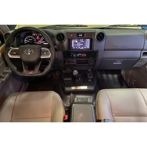 Toyota Land Cruiser 76 2025 Beige Caracas