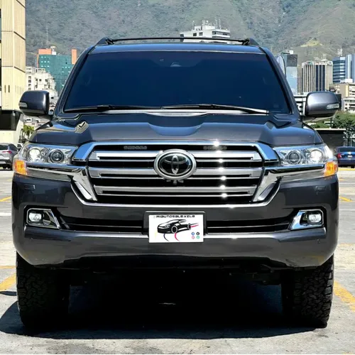 Toyota Land Cruiser 200 2017 Gris Caracas