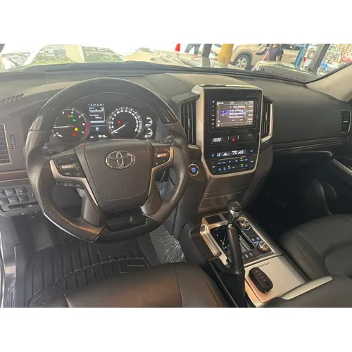Toyota Land Cruiser 200 2021 Plateado Caracas