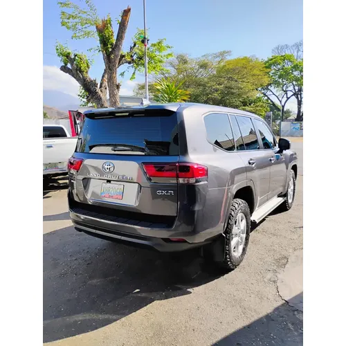 Toyota Land Cruiser 300 2025 Gris Girardot