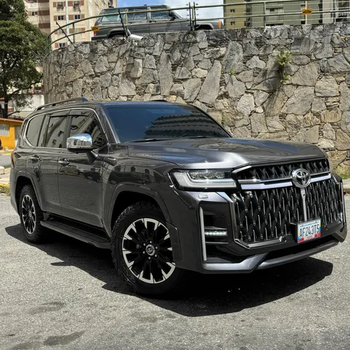 Toyota Land Cruiser 300 2024 Gris Caracas