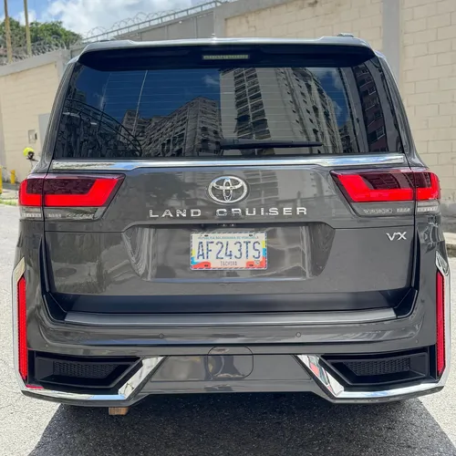 Toyota Land Cruiser 300 2024 Gris Caracas