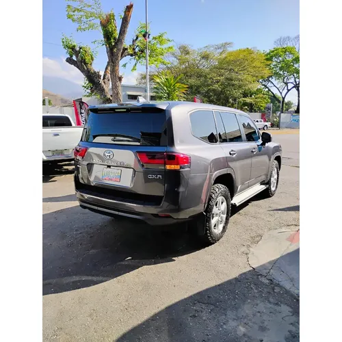 Toyota Land Cruiser 300 2025 Gris Girardot
