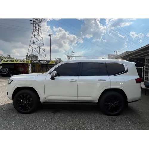 Toyota Land Cruiser 300 2024 Blanco Valencia