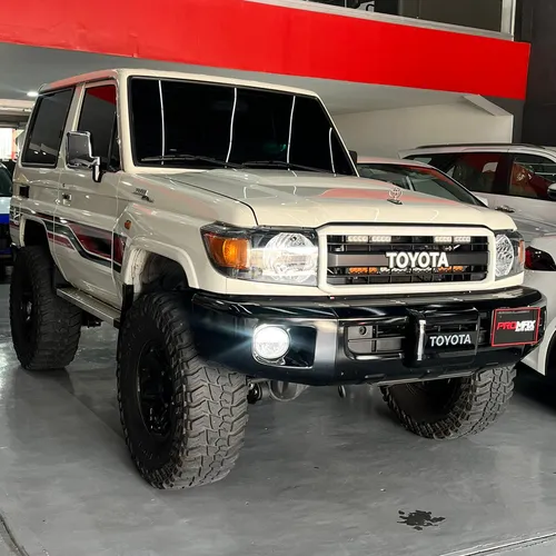 Toyota Land Cruiser 71 LX 2023 Blanco Caracas
